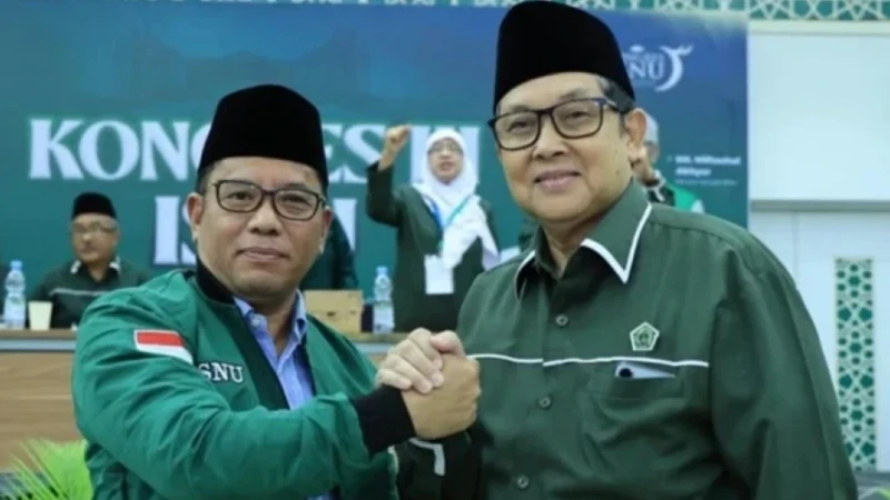 Ketua Umum terpilih ISNU Prof Kamaruddin Amin dan Ketua Umum demisioner ISNU Ali Masykur Musa saat Kongres Ke-3 ISNU di Balikpapan, Kalimantan Timur, Jumat (29/11/2024). (Foto: Dok TVNU/NU Gresik)